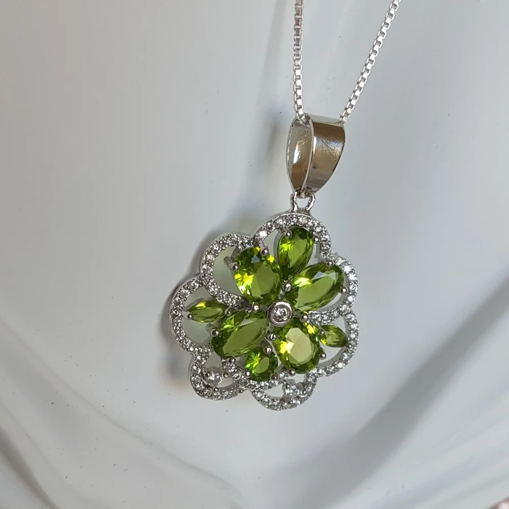 Peridot Green Zircon Pendant - Picture 3 of 9